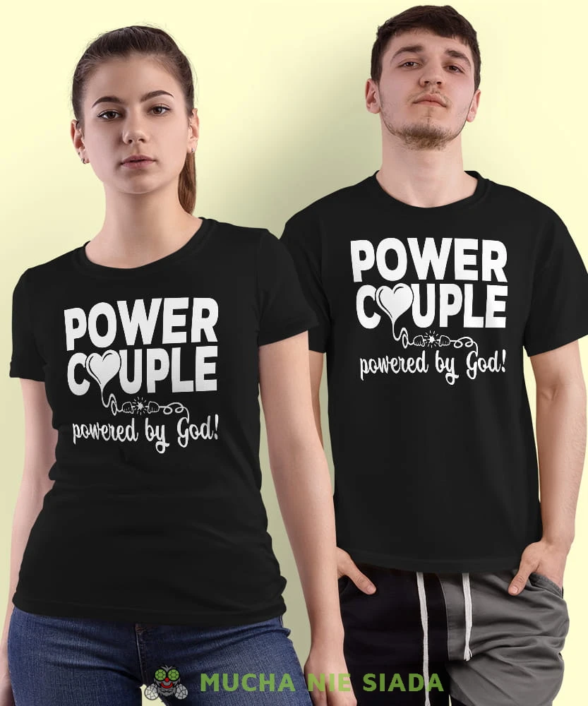 Power couple powered by god, czarne koszulki dla par, dla męża, dla żony, walentynki, fajne koszulki, t-shirty dla par, mucha nie siada, mns.jpg