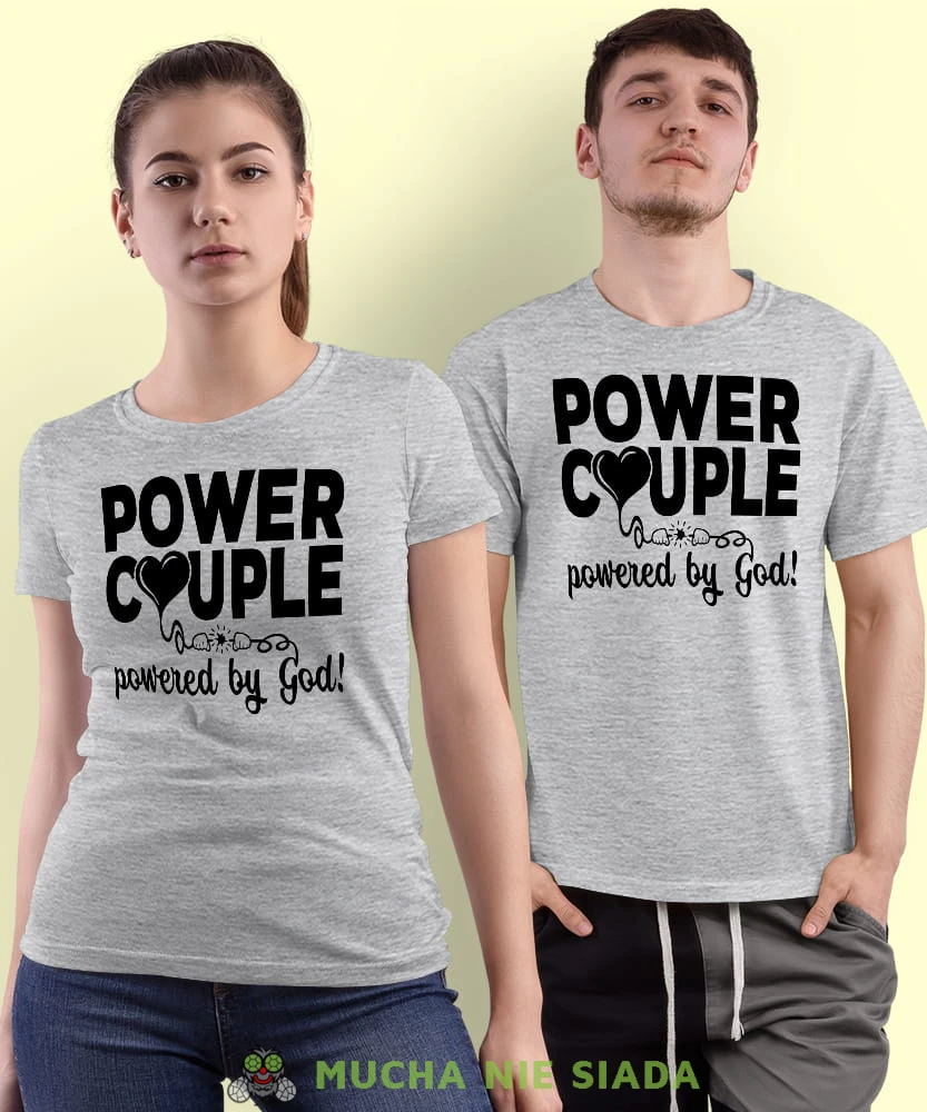 Power couple powered by god, szare koszulki dla par, dla męża, dla żony, walentynki, fajne koszulki, t-shirty dla par, mucha nie siada, mns.jpg
