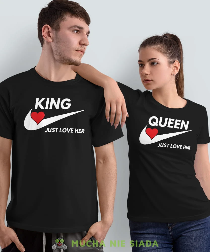King just love her Queen just love him, czarne koszulki dla par, dla męża, dla żony, walentynki, fajne koszulki, t-shirty dla par, mucha nie siada, mns.jpg