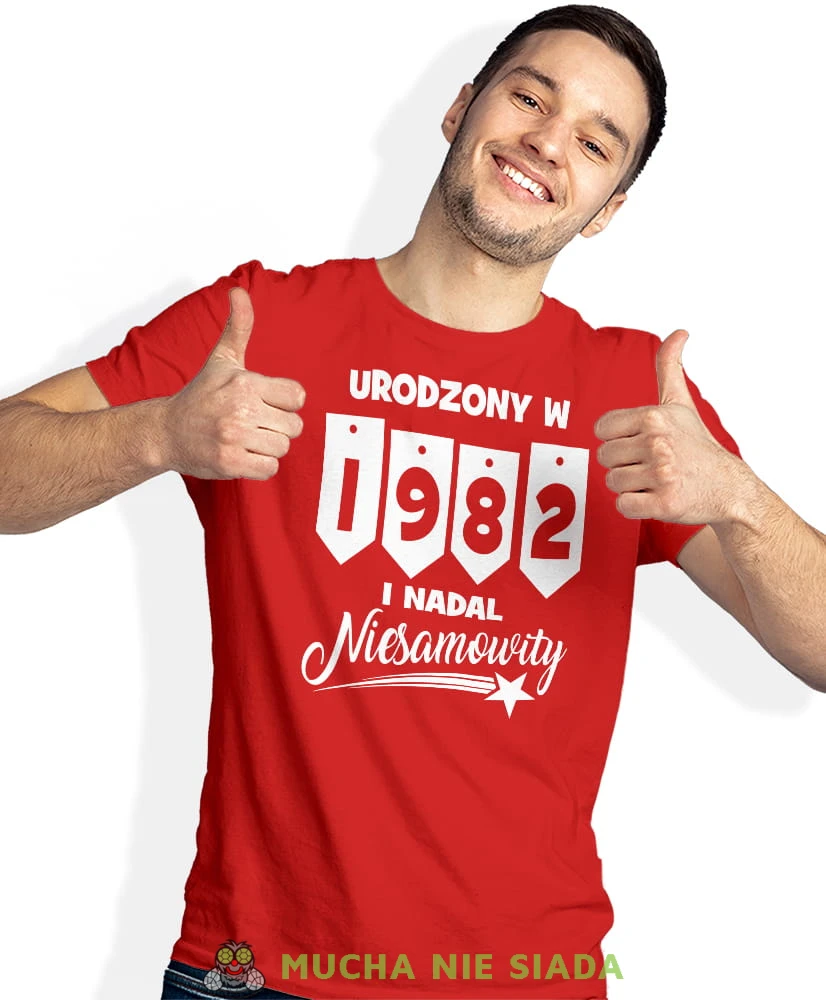 Urodzony w... i nadal niesamowity, czerwona męska koszulka urodzinowa, na urodziny, na prezent, fajna koszulka, dla chłopaka, dla męża, mucha nie siada, mns.jpg
