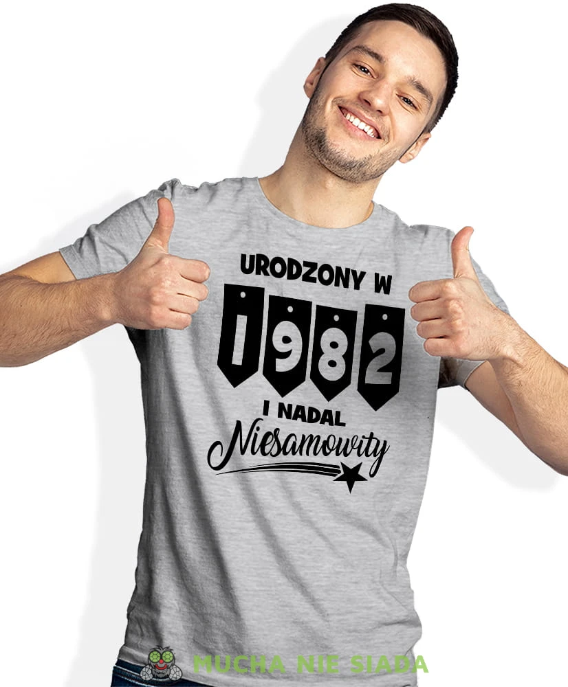 Urodzony w... i nadal niesamowity, szara męska koszulka urodzinowa, na urodziny, na prezent, fajna koszulka, dla chłopaka, dla męża, mucha nie siada, mns.jpg