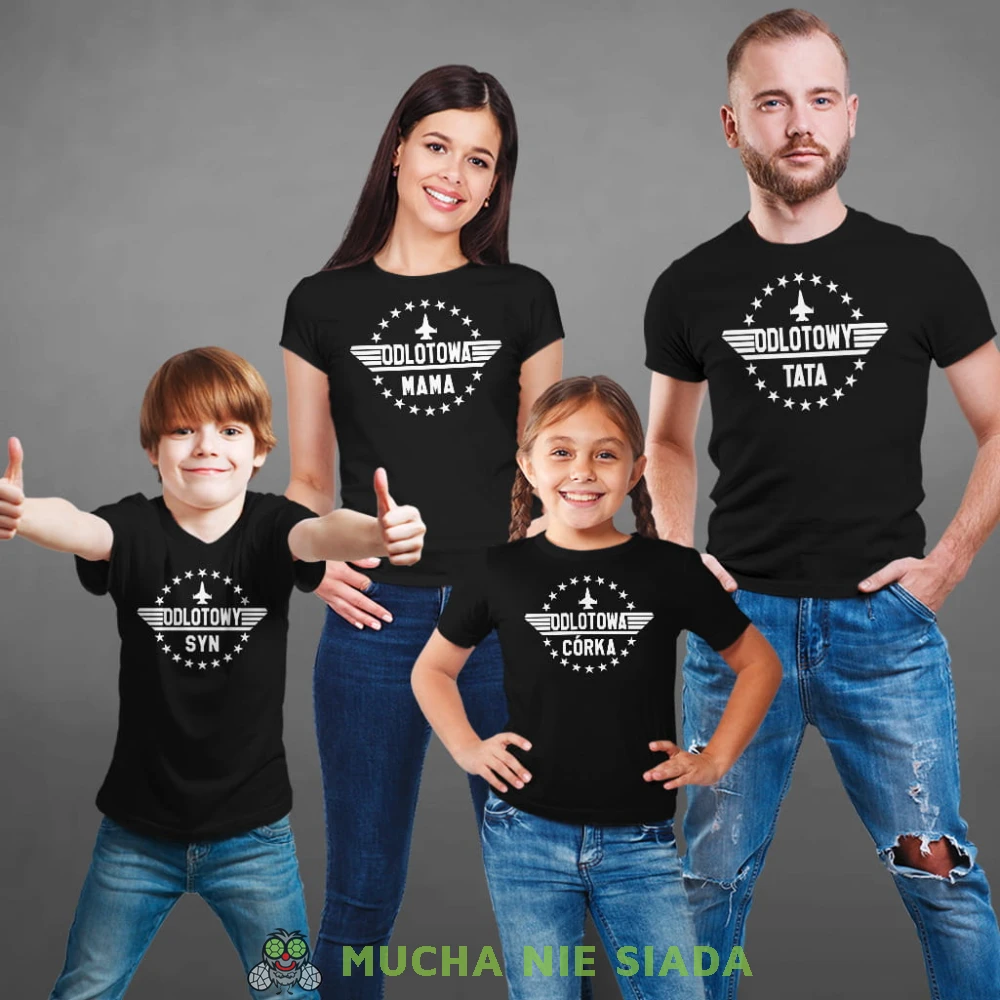 Odlotowa Rodzina, mama, tata, syn, córka, czarne koszulki rodzinne, friends styl, na prezent, fajne koszulki, mucha nie siada, mns sklep.jpg