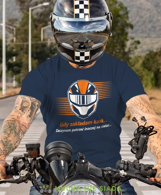Gdy zakładam kask zaczynam inaczej patrzeć na świat, granatowa koszulka motocyklowa, motocykl, motocyklista.jpg